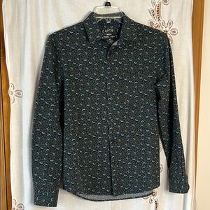 Apt 9 men’s Medium  green and Blue feather patterned Shirt